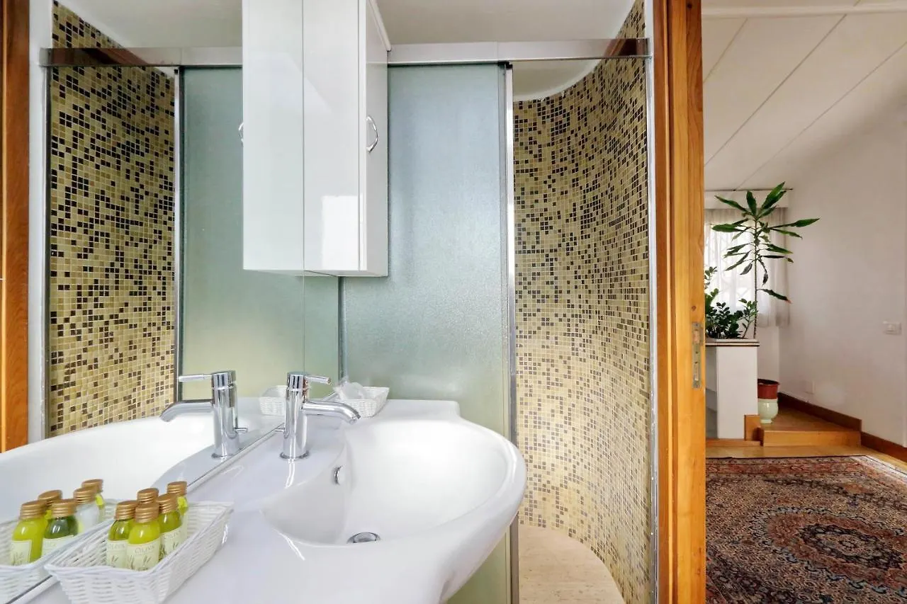 Frattina Family Romantic Superior Suite Rome