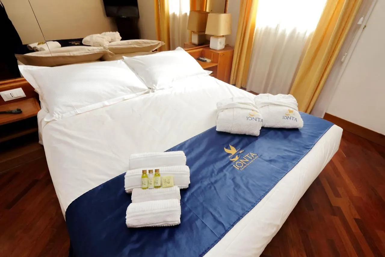 Apartment Frattina Family Romantic Superior Suite Italy