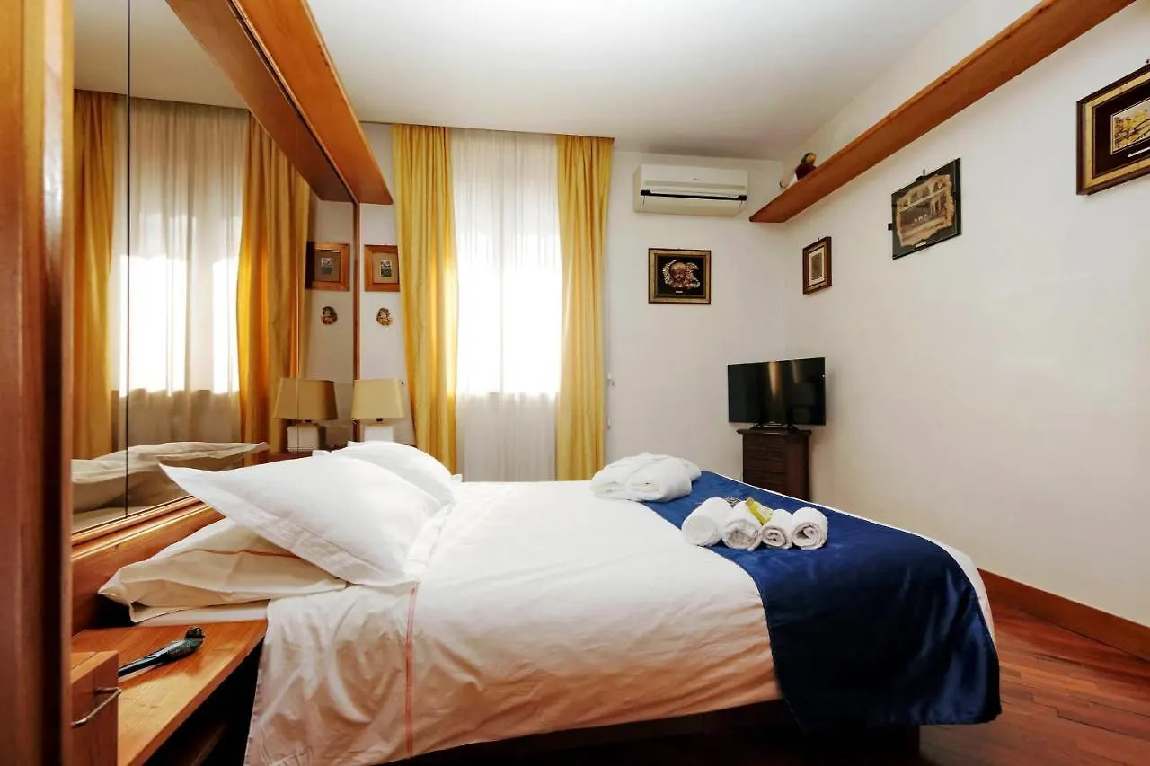 Frattina Family Romantic Superior Suite 0*, Rome