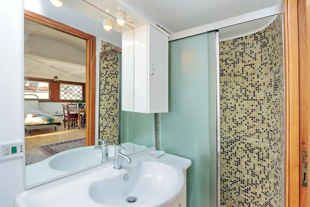Frattina Family Romantic Superior Suite Apartment